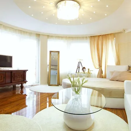 Penthouse Apartment *